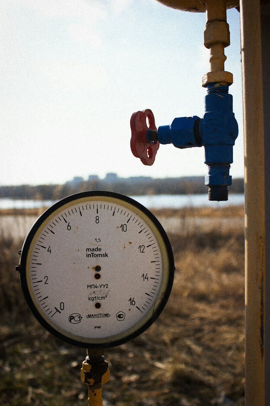 Bomba de presurización de agua instalada en una casa de La Cisterna