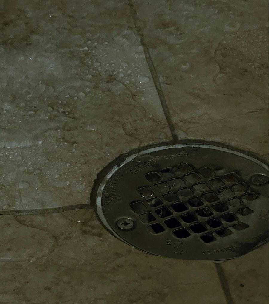 Rejilla de piso de un baño, destape de WC y rejillas en Coquimbo